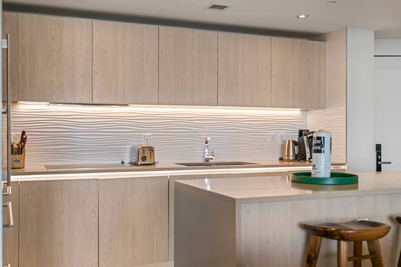 Luxe 2BR Retreat Stunning Skyline & Ocean View 11