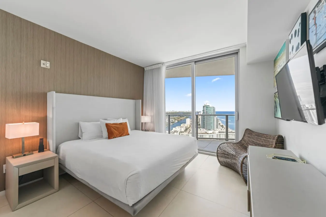 Luxe 2BR Retreat Stunning Skyline & Ocean View 12
