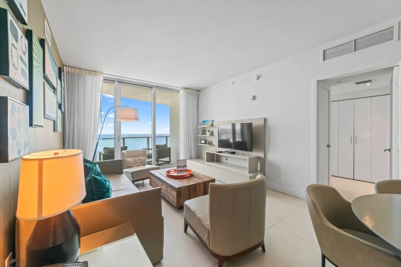 Luxe 2BR Retreat Stunning Skyline & Ocean View 14