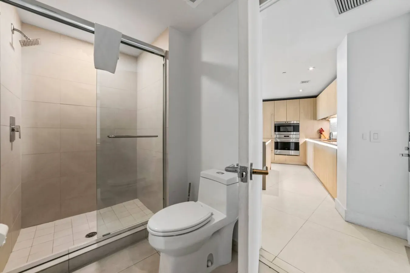 Luxe 2BR Retreat Stunning Skyline & Ocean View 15