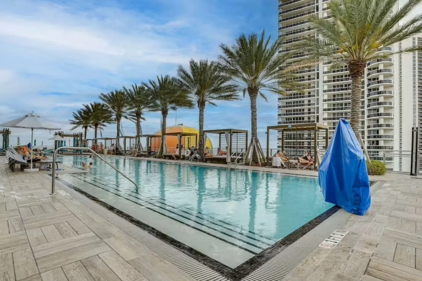 Luxe 2BR Retreat Stunning Skyline & Ocean View 18