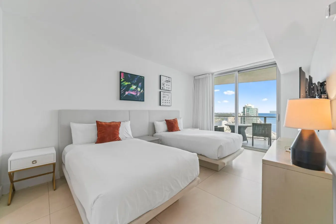 Luxe 2BR Retreat Stunning Skyline & Ocean View 19