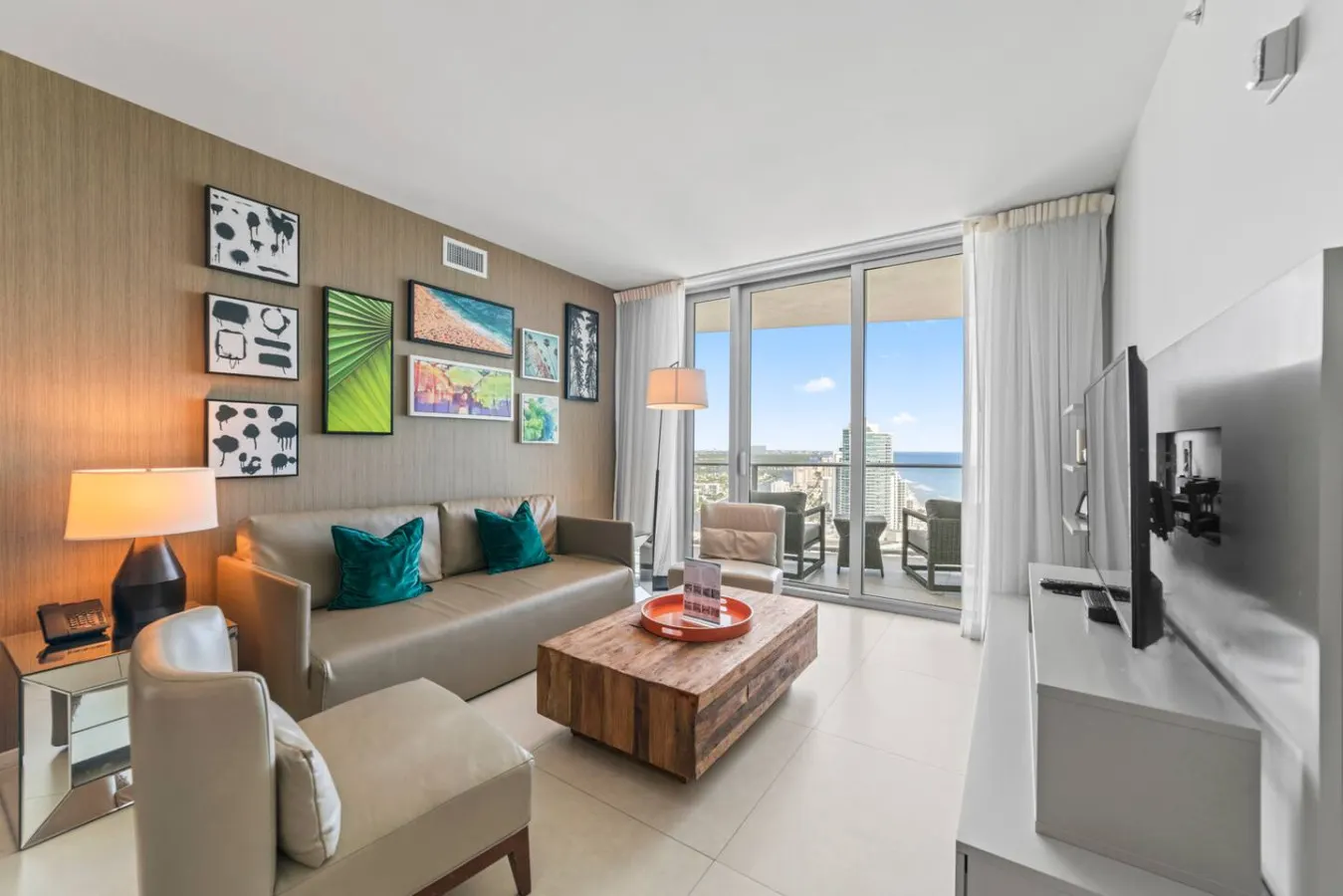 Luxe 2BR Retreat Stunning Skyline & Ocean View 20