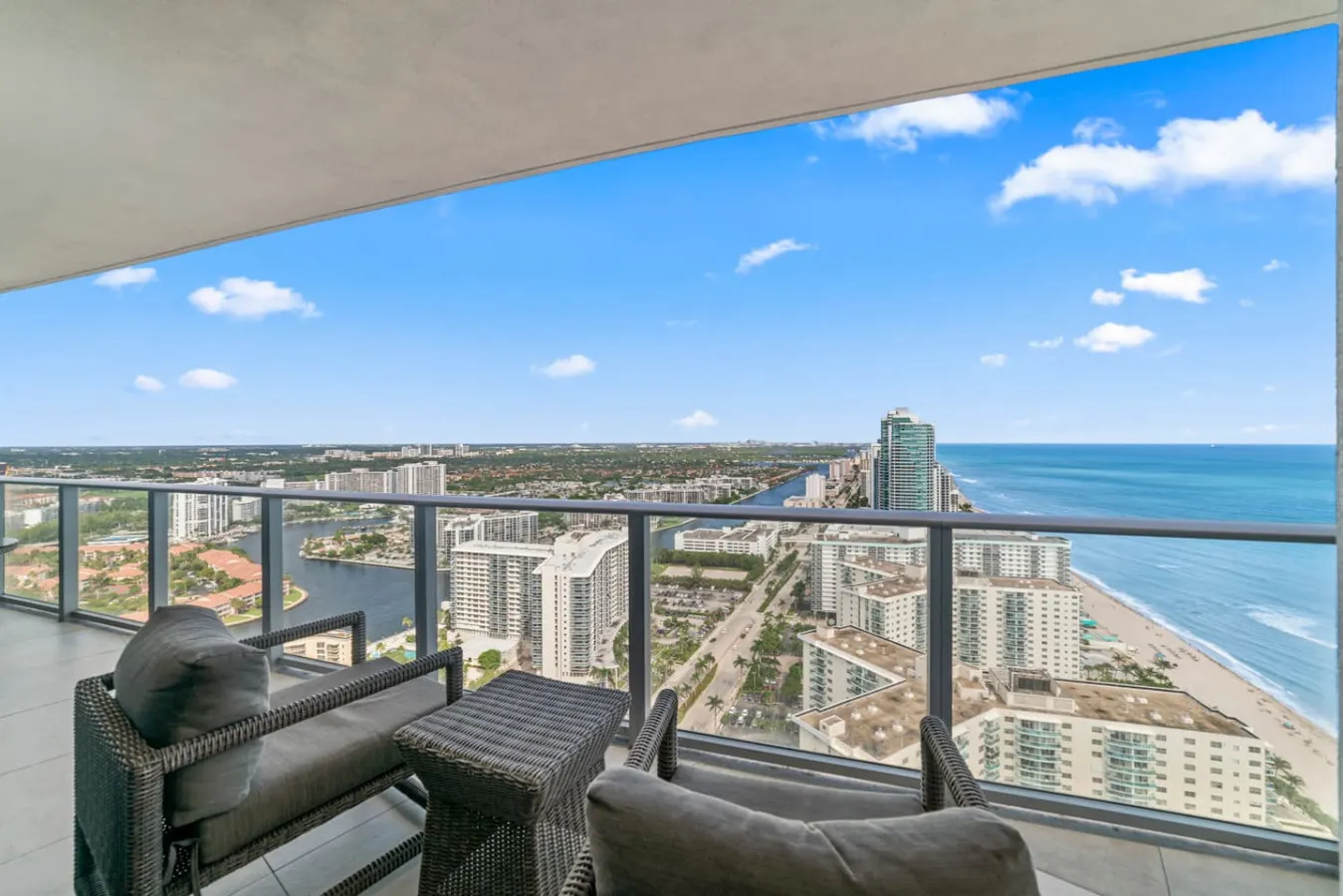Luxe 2BR Retreat • Stunning Skyline & Ocean View — photo 4