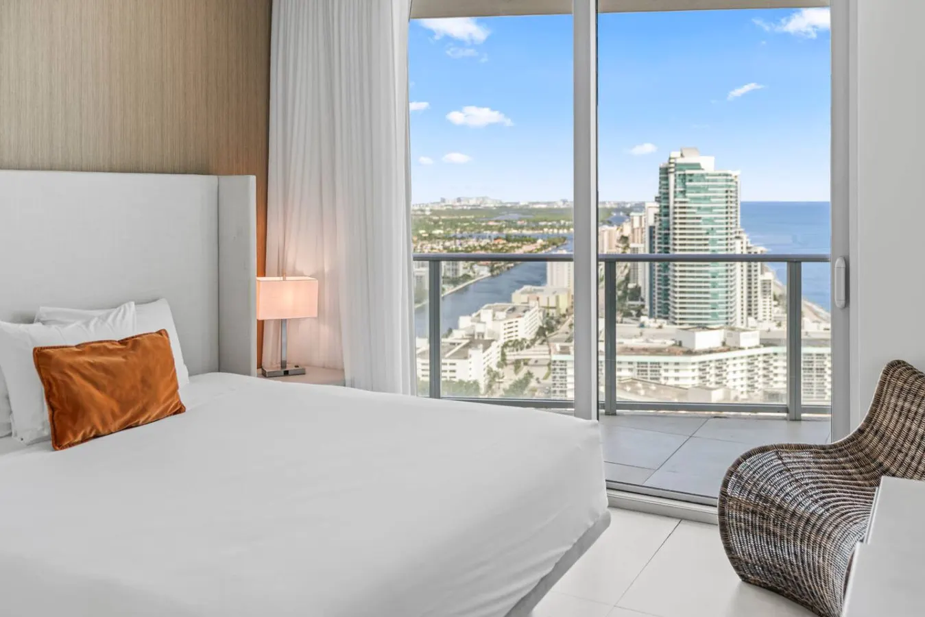Luxe 2BR Retreat Stunning Skyline & Ocean View 6