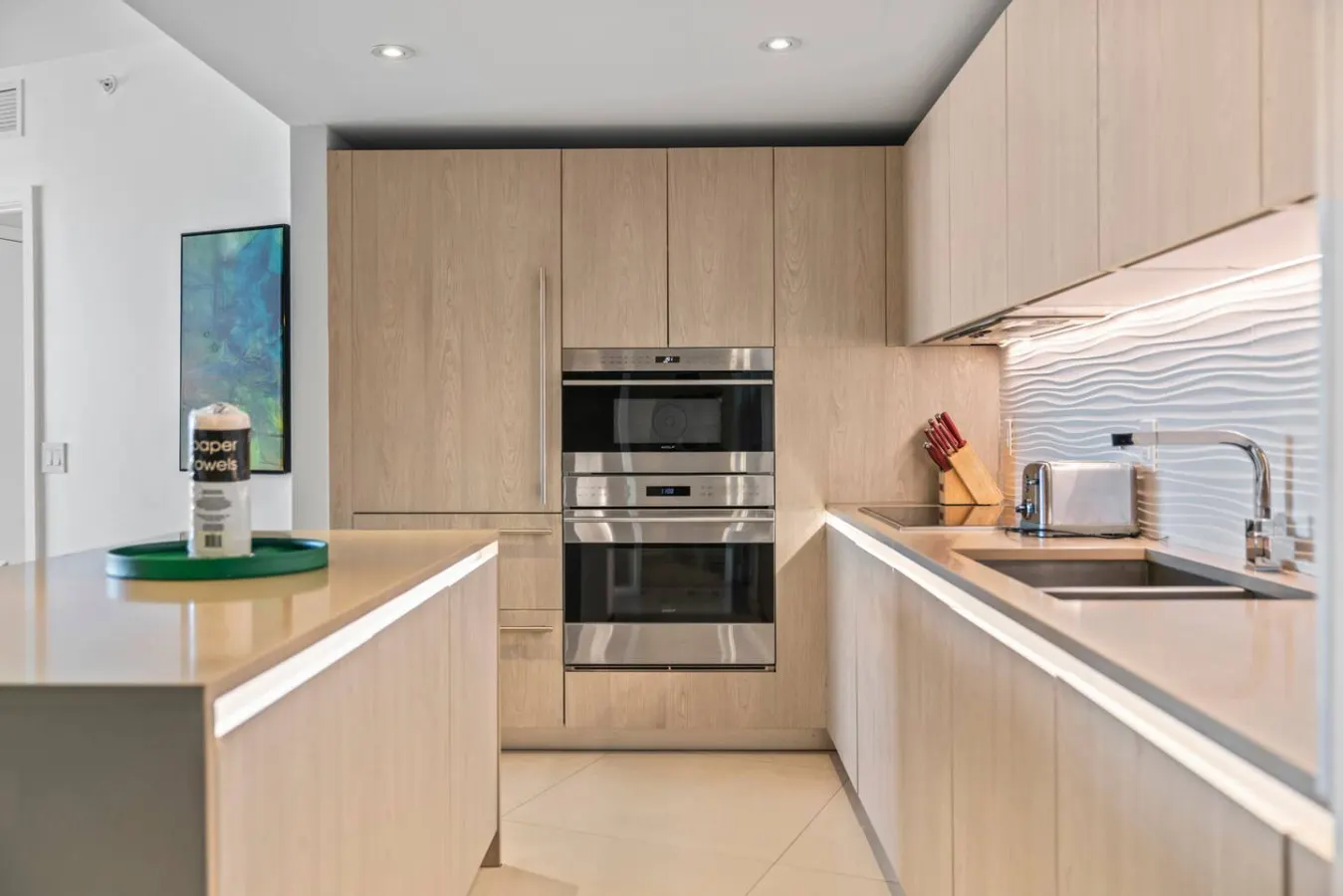 Luxe 2BR Retreat Stunning Skyline & Ocean View 8
