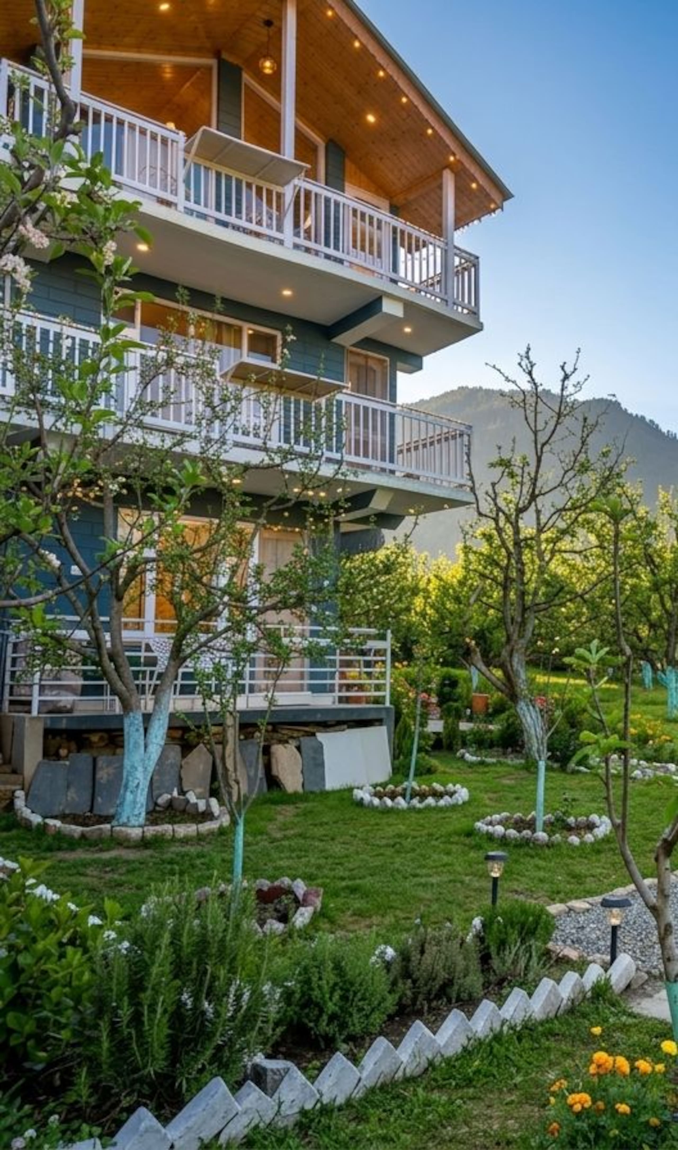 2BHK Orchard Heaven: Cozy Loft 30