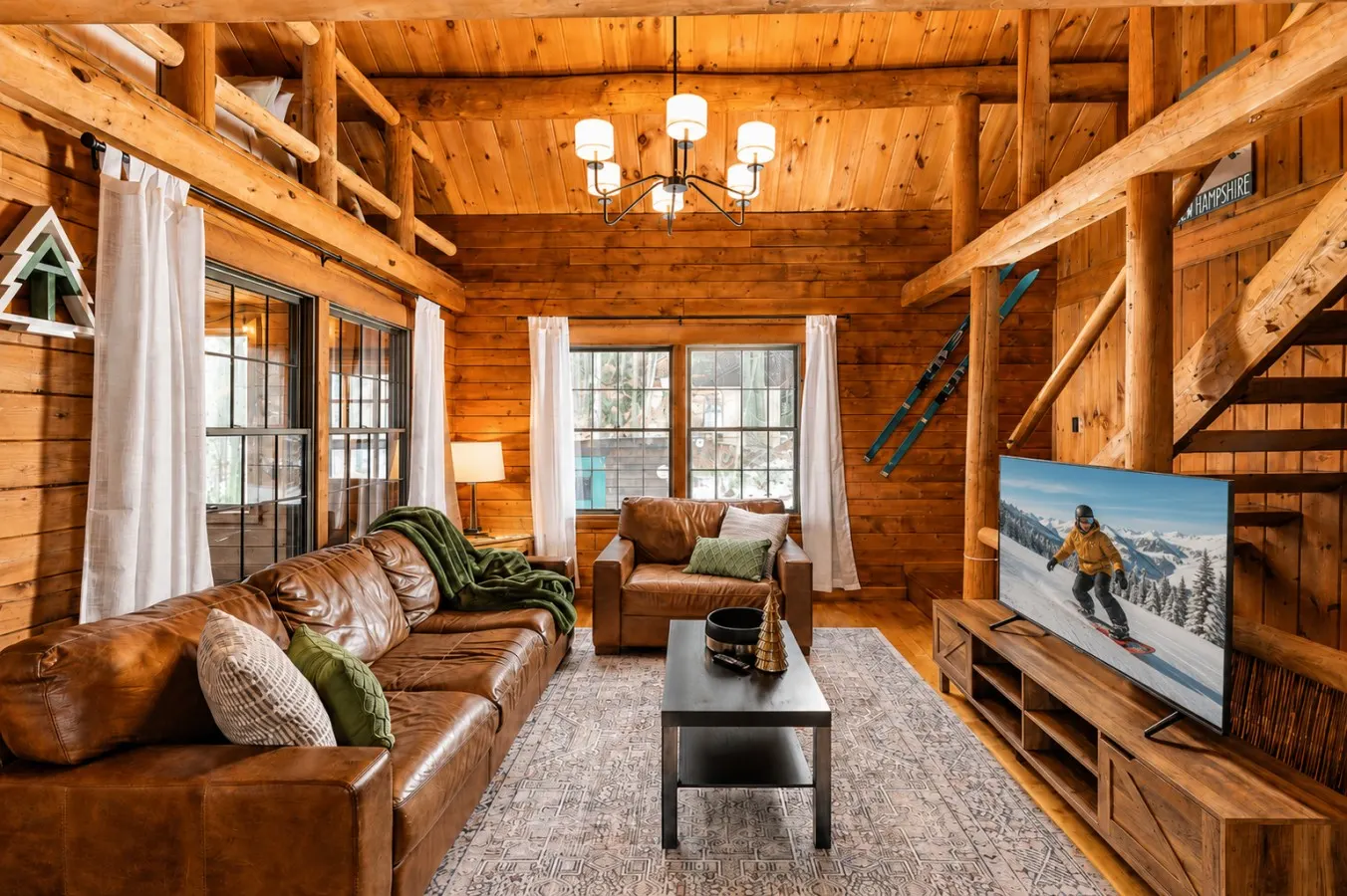 Cozy Cabin Couture, hottub, dogs 1