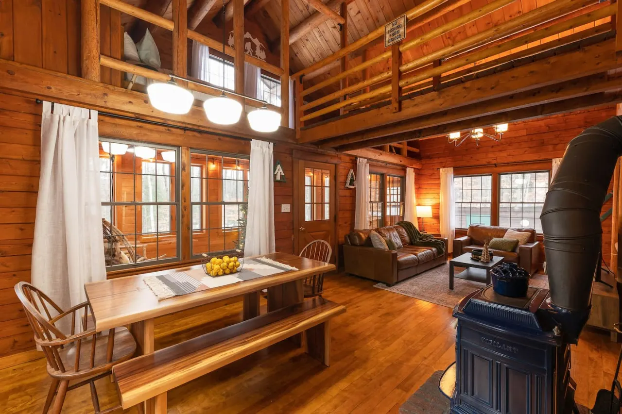 Cozy Cabin Couture, hottub, dogs 2