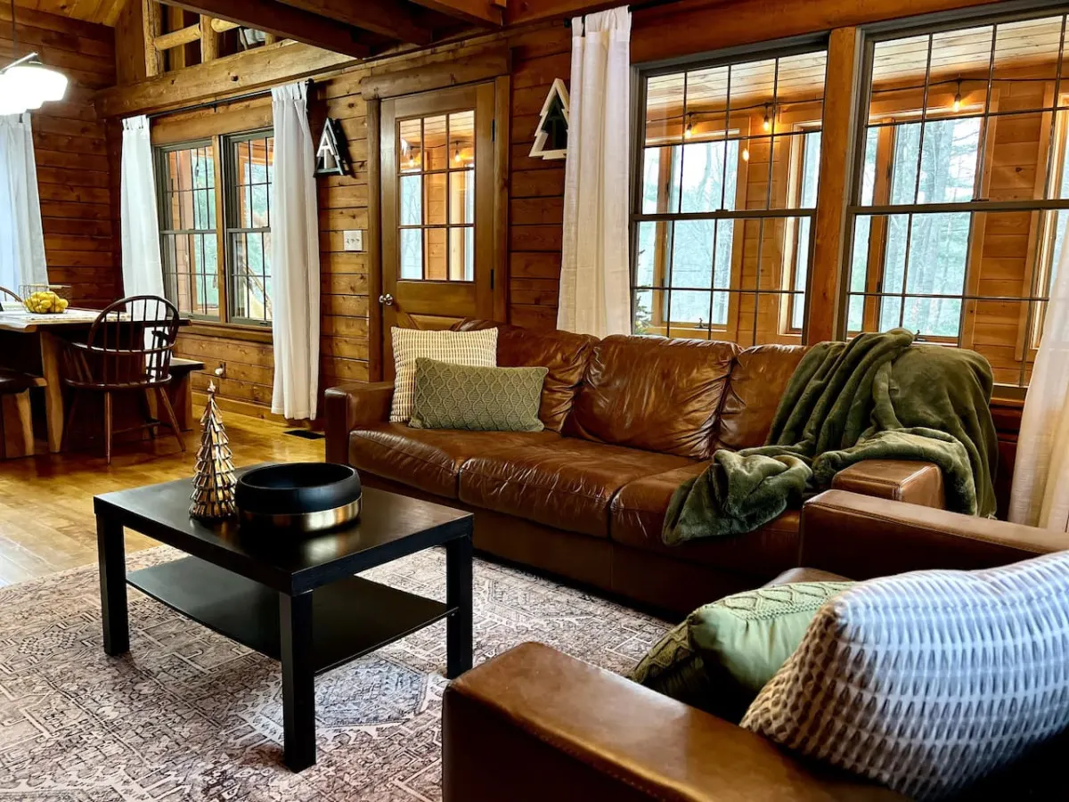 Cozy Cabin Couture, hottub, dogs 12