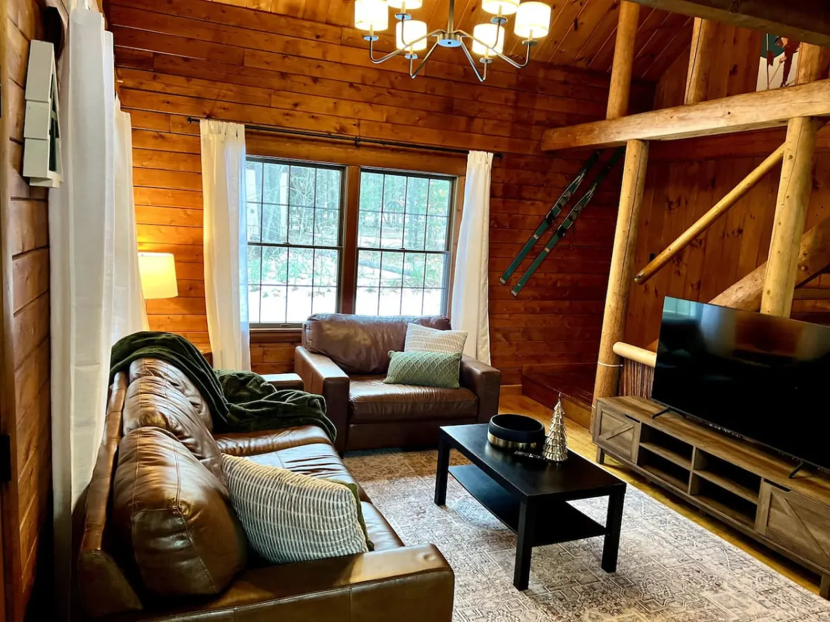 Cozy Cabin Couture, hottub, dogs 14
