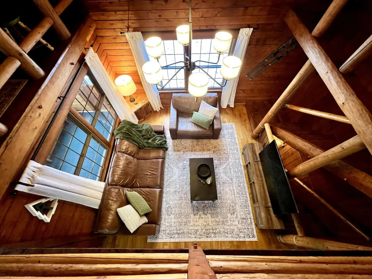 Cozy Cabin Couture, hottub, dogs 15