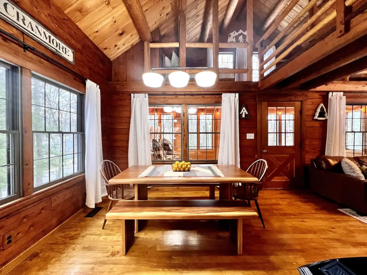 Cozy Cabin Couture, hottub, dogs 16
