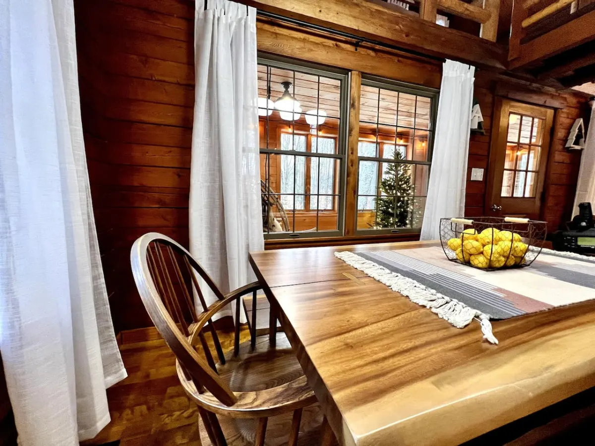 Cozy Cabin Couture, hottub, dogs 18
