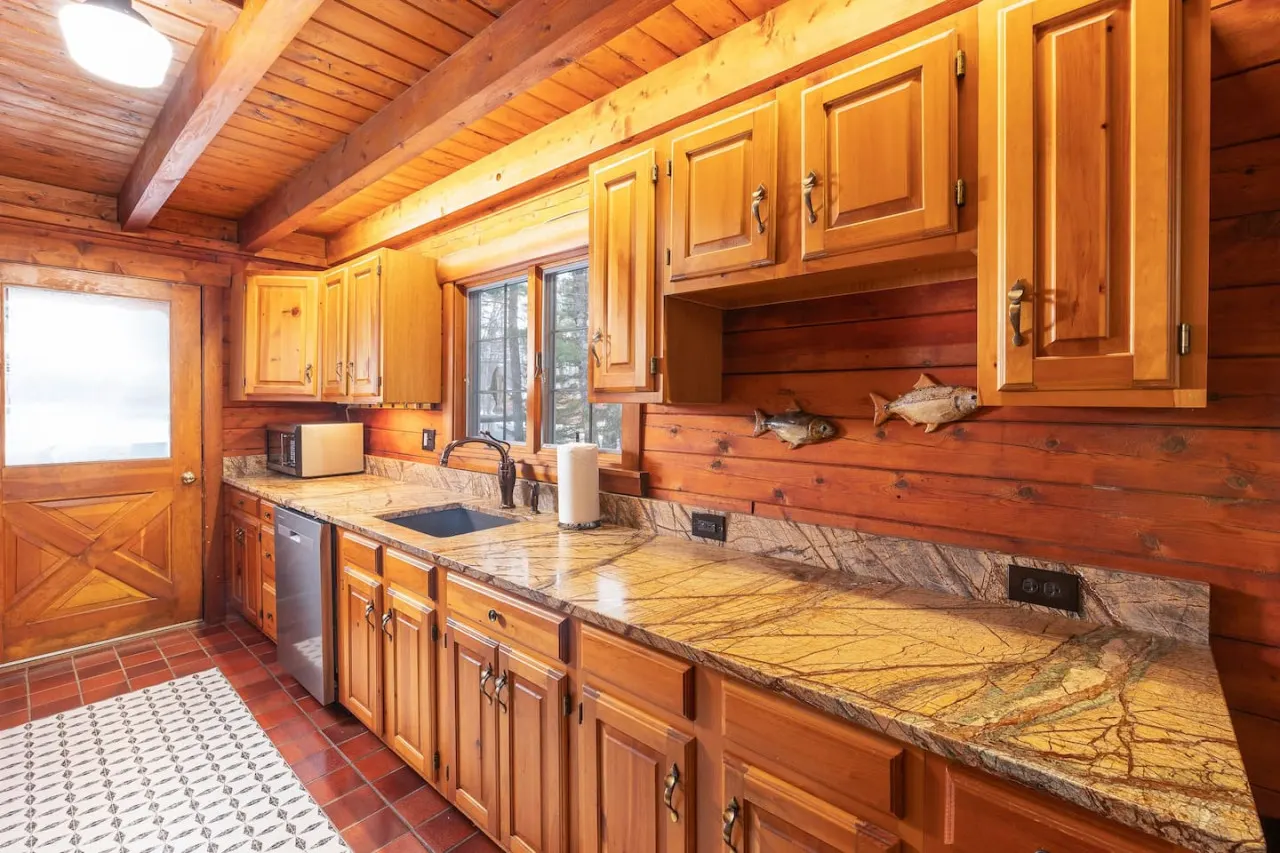 Cozy Cabin Couture, hottub, dogs 7