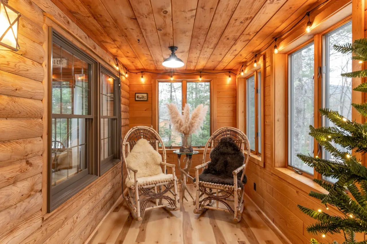 Cozy Cabin Couture, hottub, dogs 8