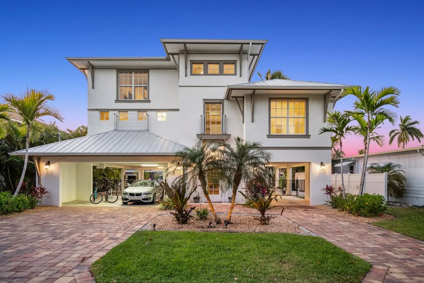 Waterfront Luxury Walk to Beach Heated Pool 2