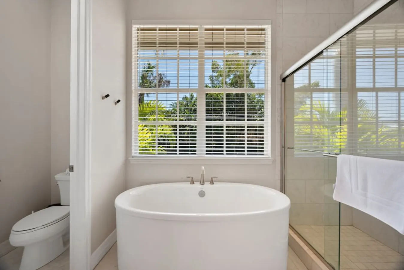 Waterfront Luxury Walk to Beach Heated Pool 14
