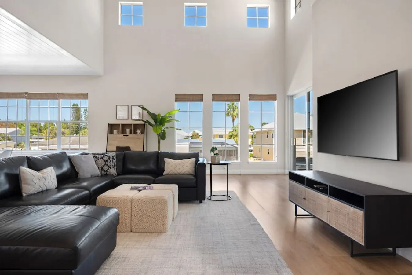Waterfront Luxury Walk to Beach Heated Pool 4