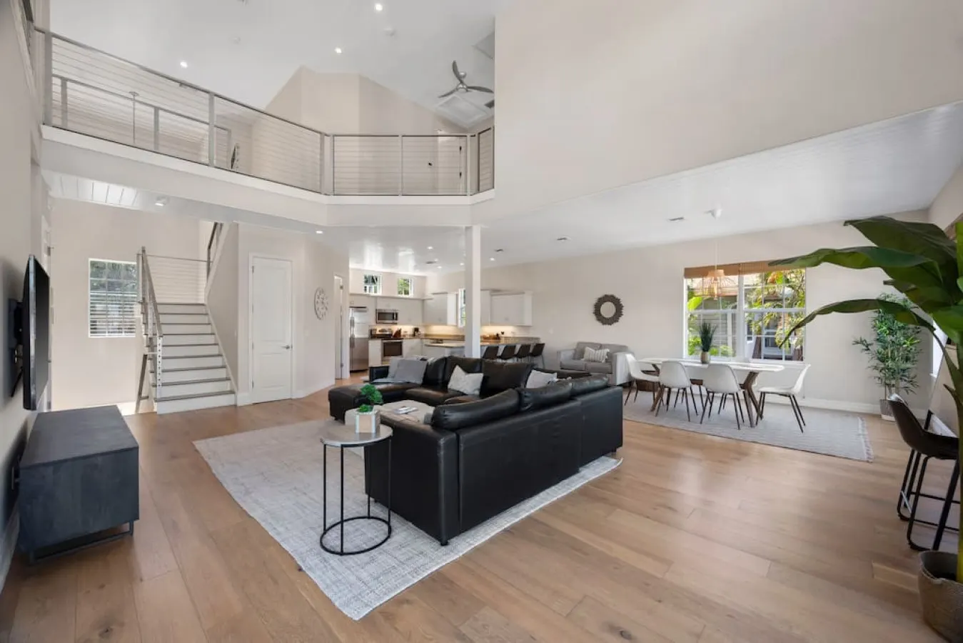 Waterfront Luxury Walk to Beach Heated Pool 5