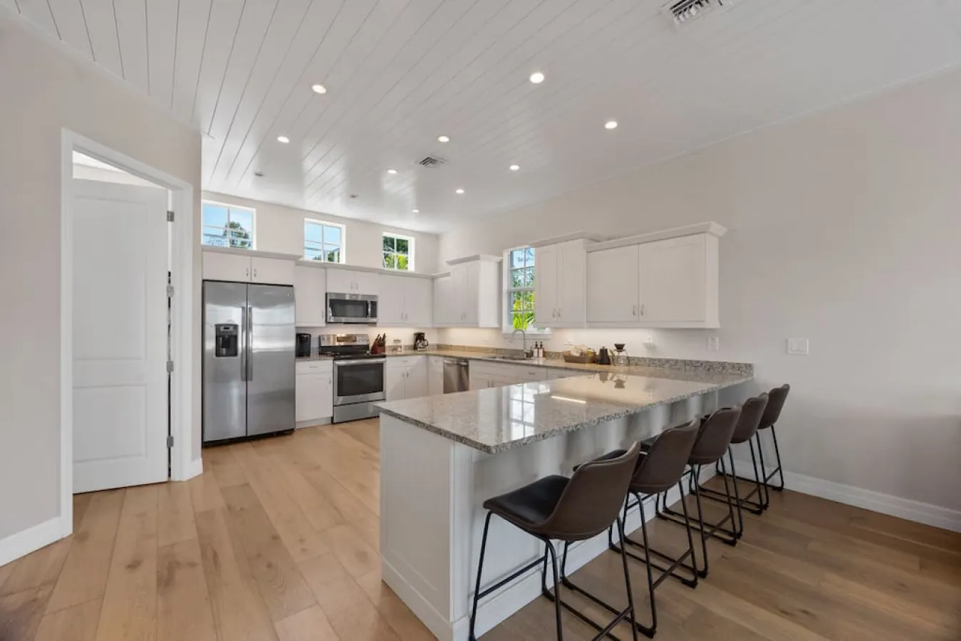 Waterfront Luxury Walk to Beach Heated Pool 6