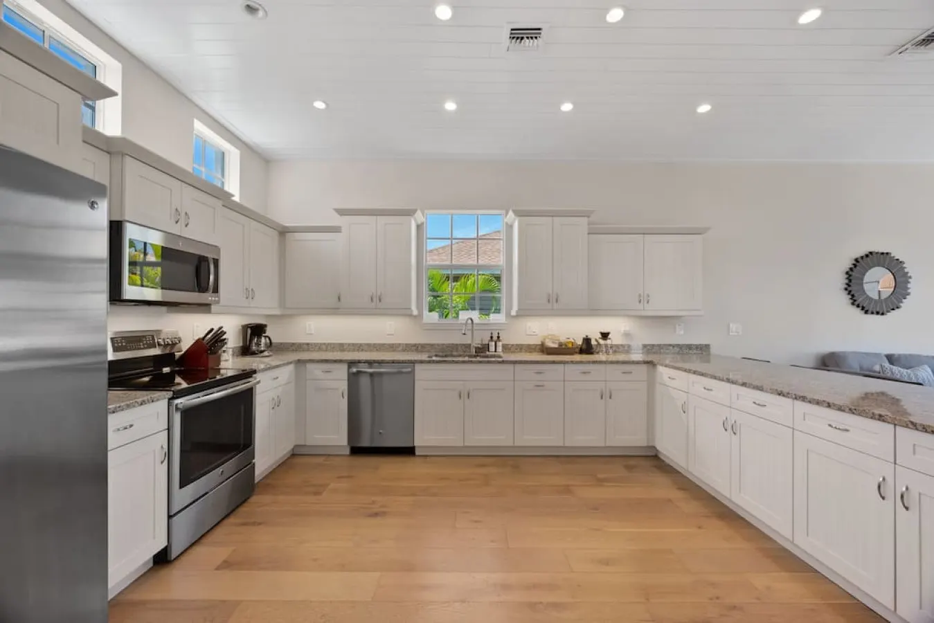 Waterfront Luxury Walk to Beach Heated Pool 7
