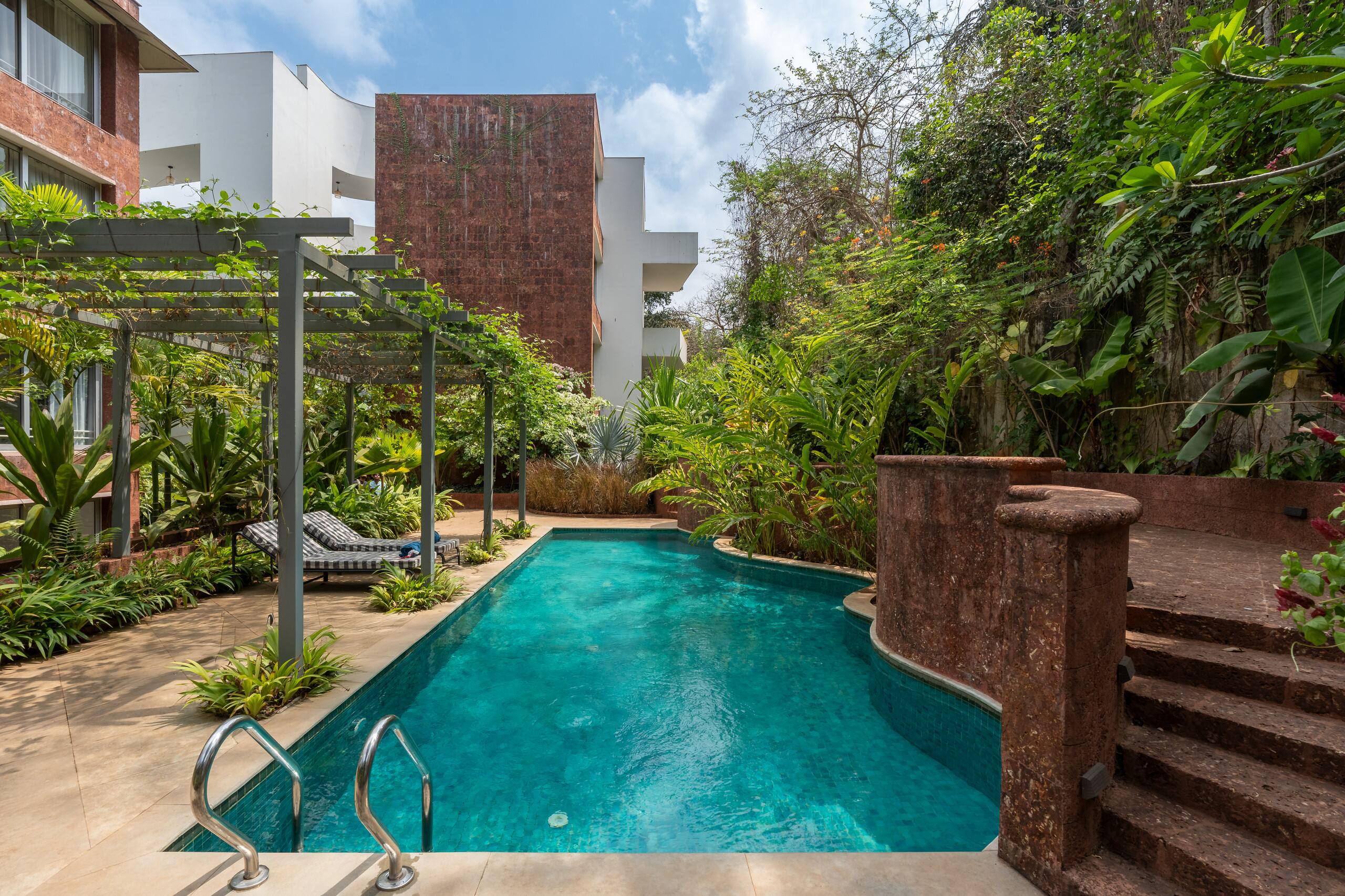 ElRosario Elegant Stay Pool Balcony Housekeeping 21