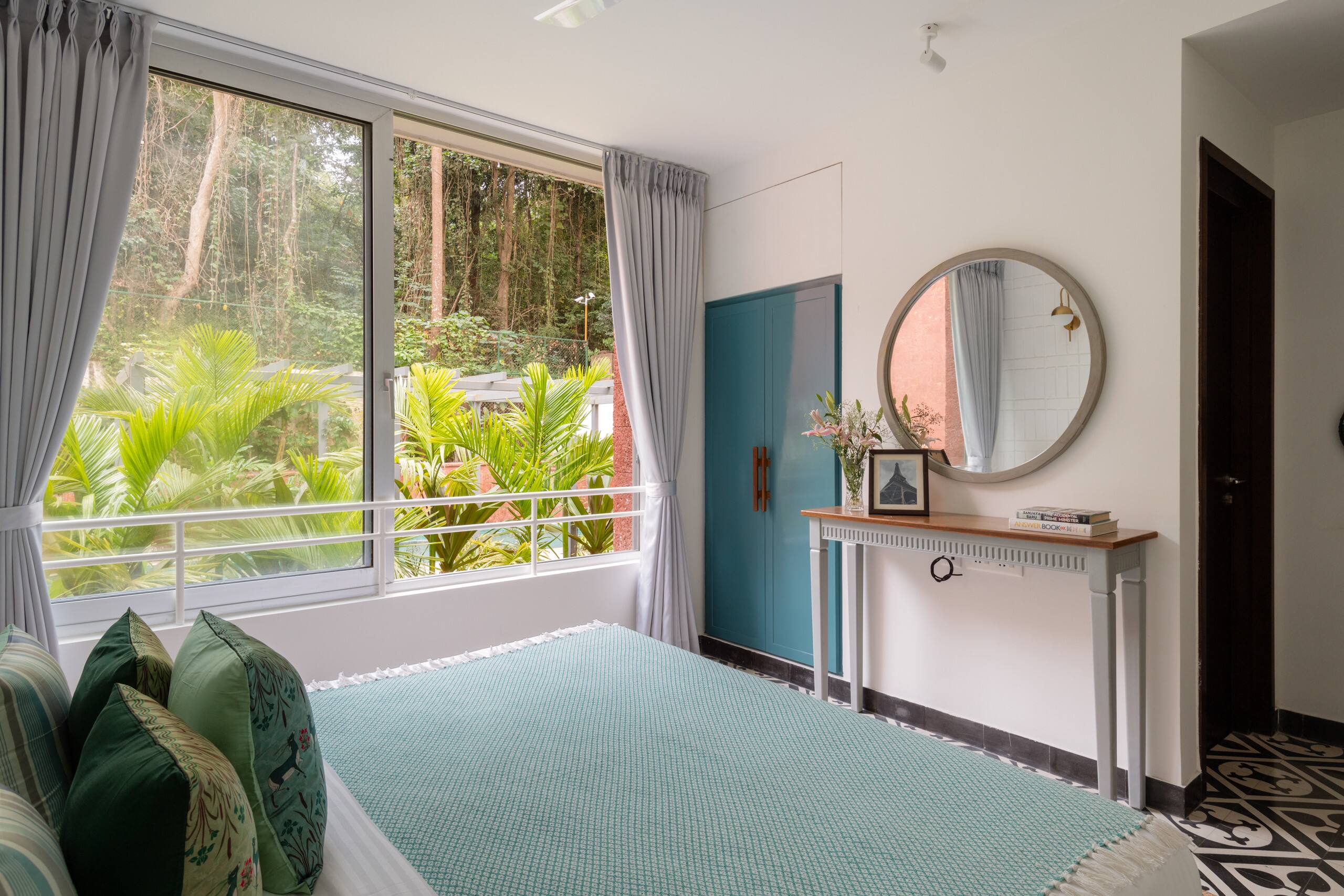 ElRosario Elegant Stay Pool Balcony Housekeeping 15