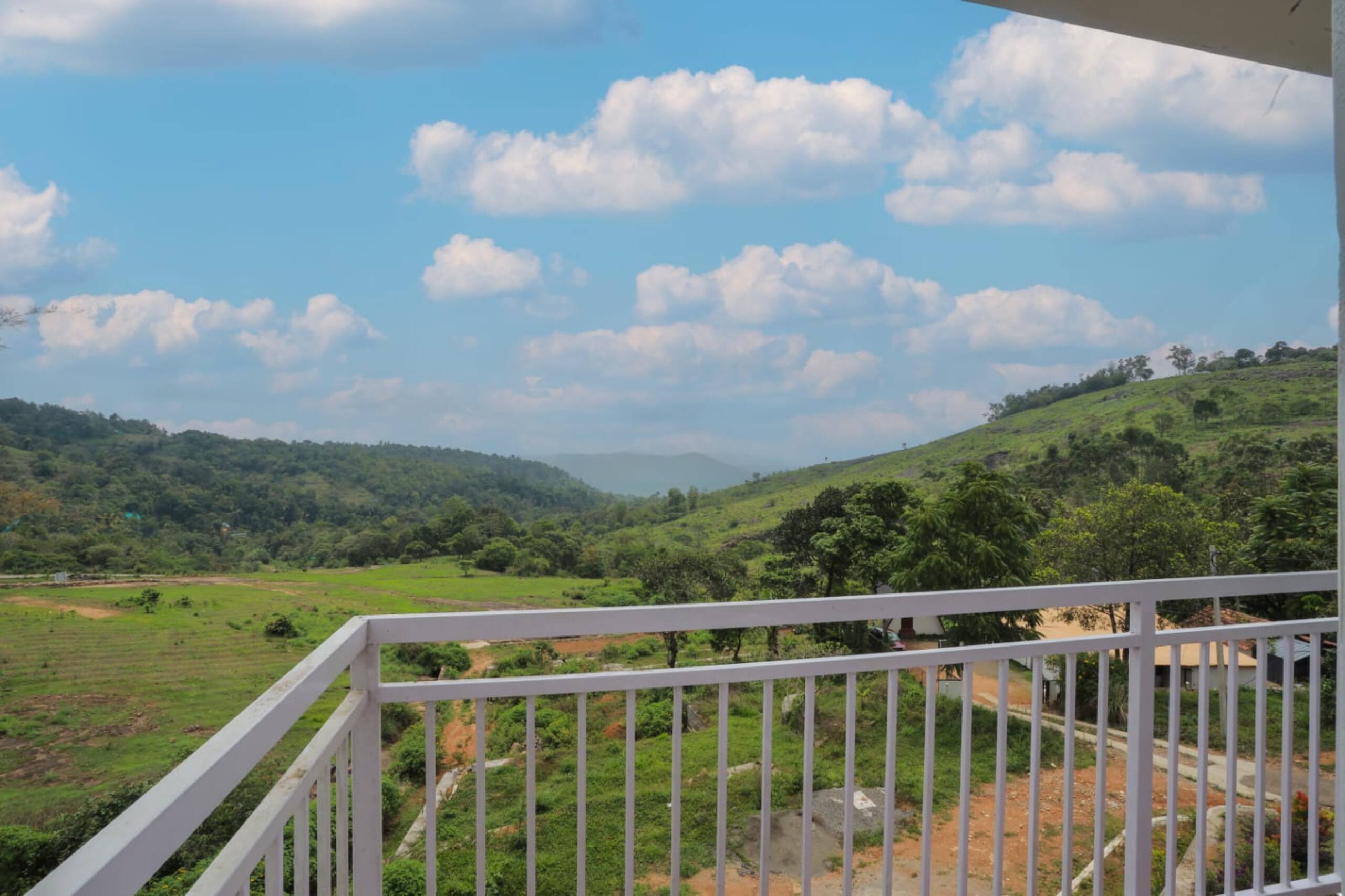 Premium 1BR with pool in Vagamon F2 16