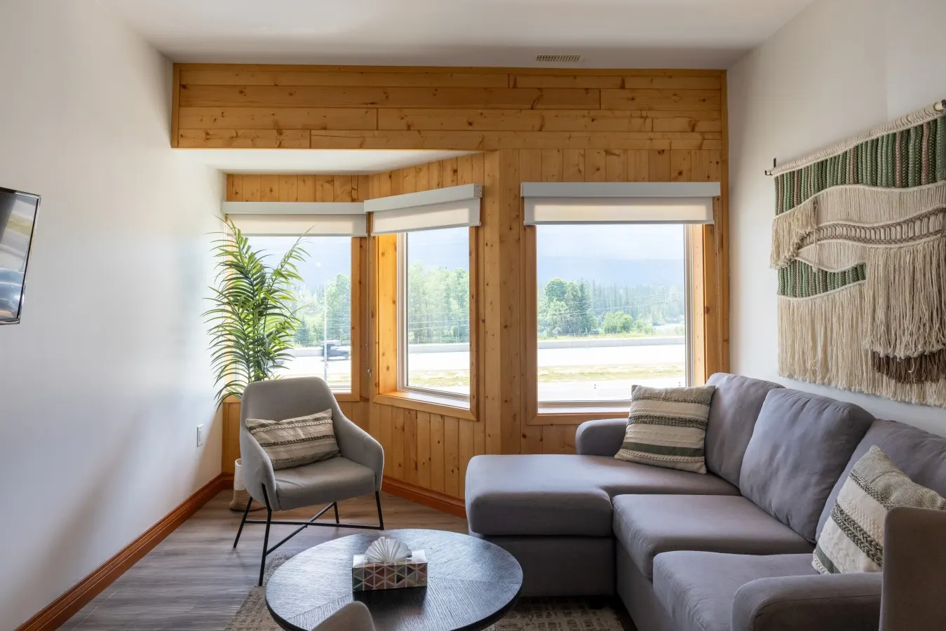 Suite 9 at The Gem | Cozy Canmore Mountain Stay — photo 4