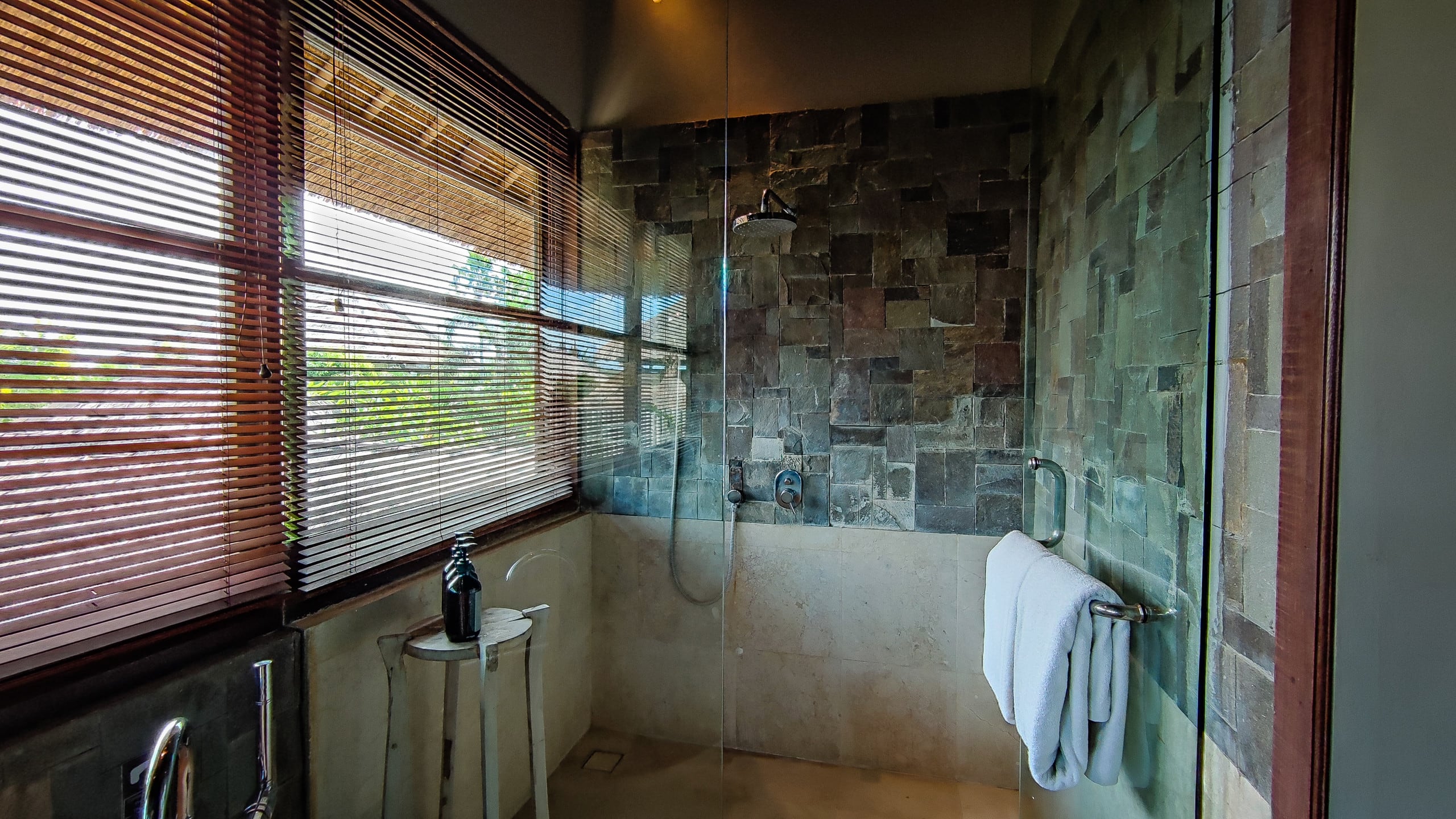 5-Bedroom Villa Melissa - Pool, Bale, Oceanfront 24