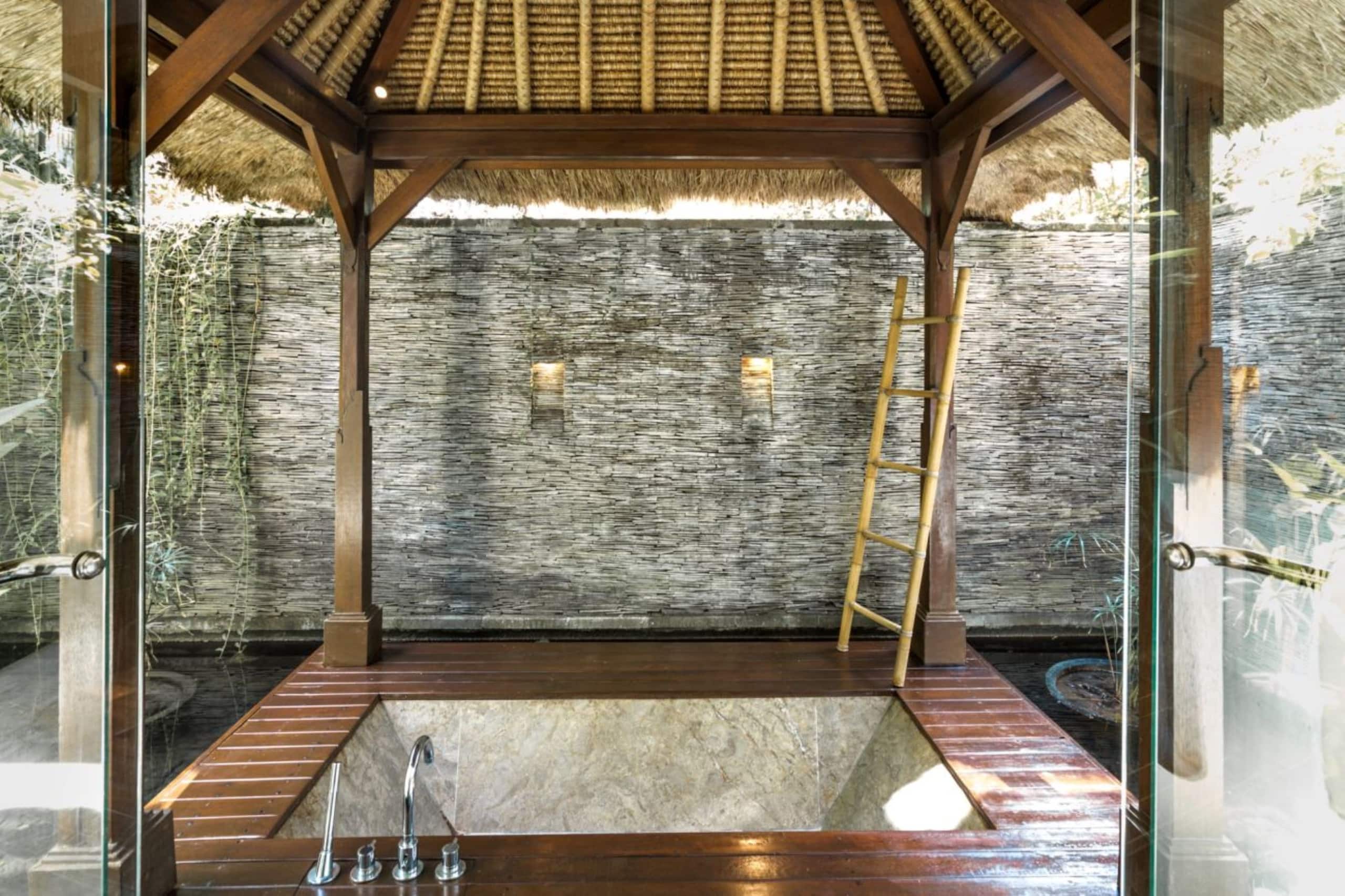 5-Bedroom Villa Melissa - Pool, Bale, Oceanfront 23