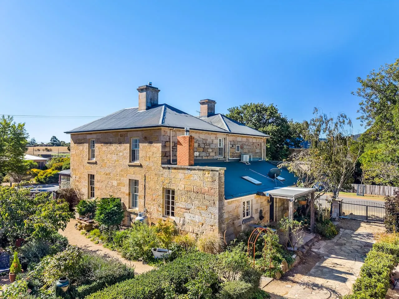 Bellevue House – Historic Luxury 9