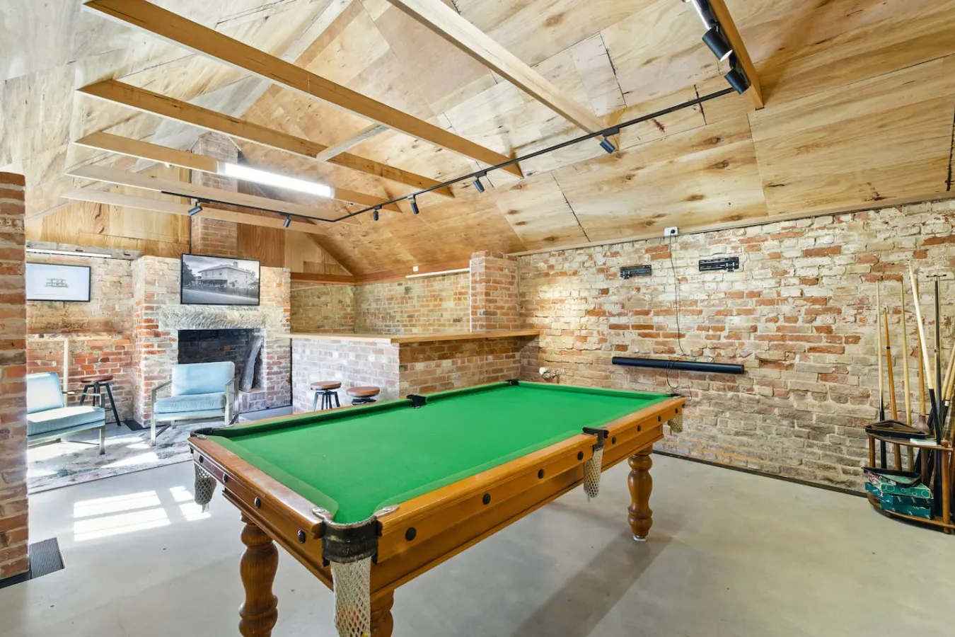 Bellevue House – Historic Luxury 17
