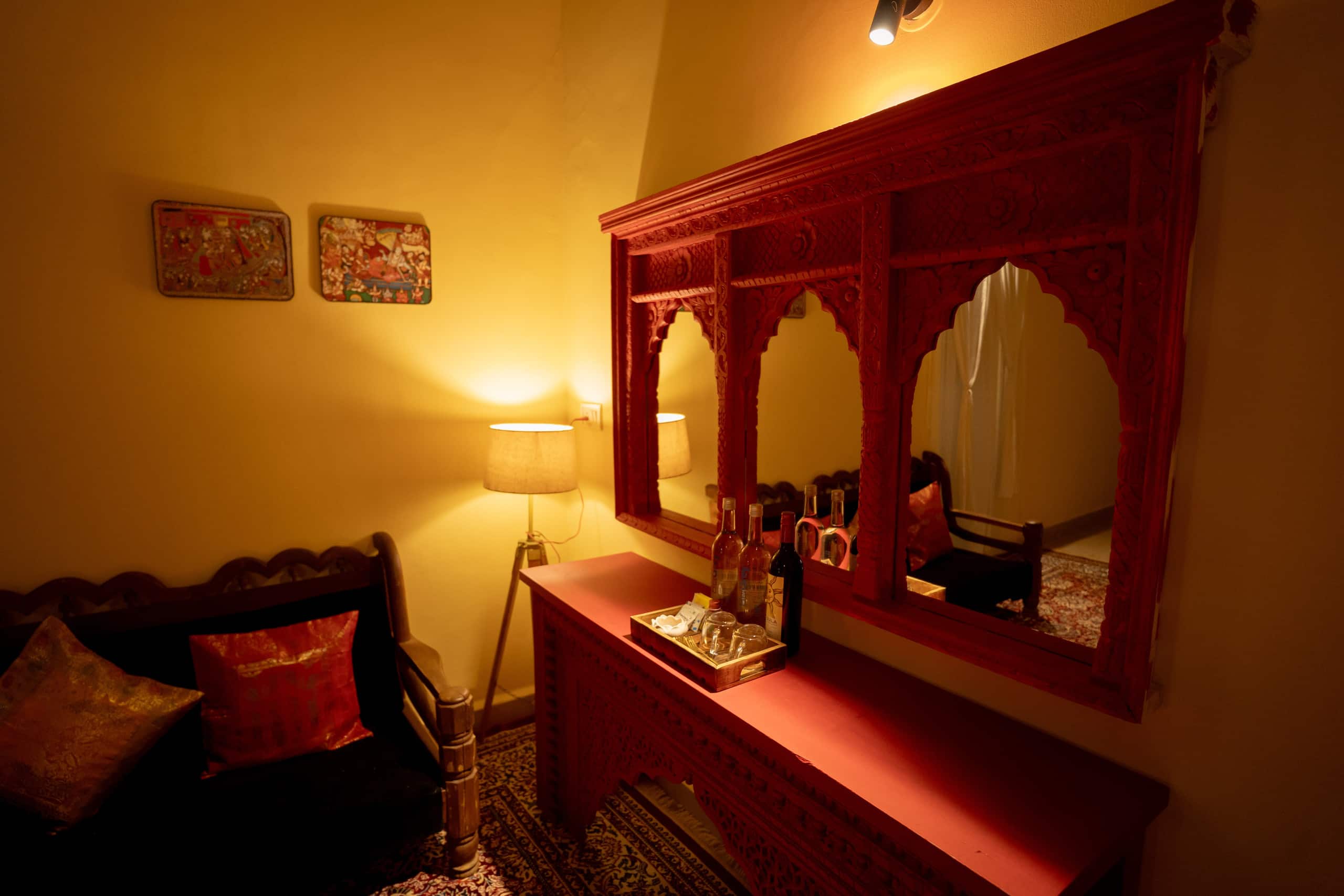 Heritage Heaven : 1BHK with Royal Vibes & Balcony 12