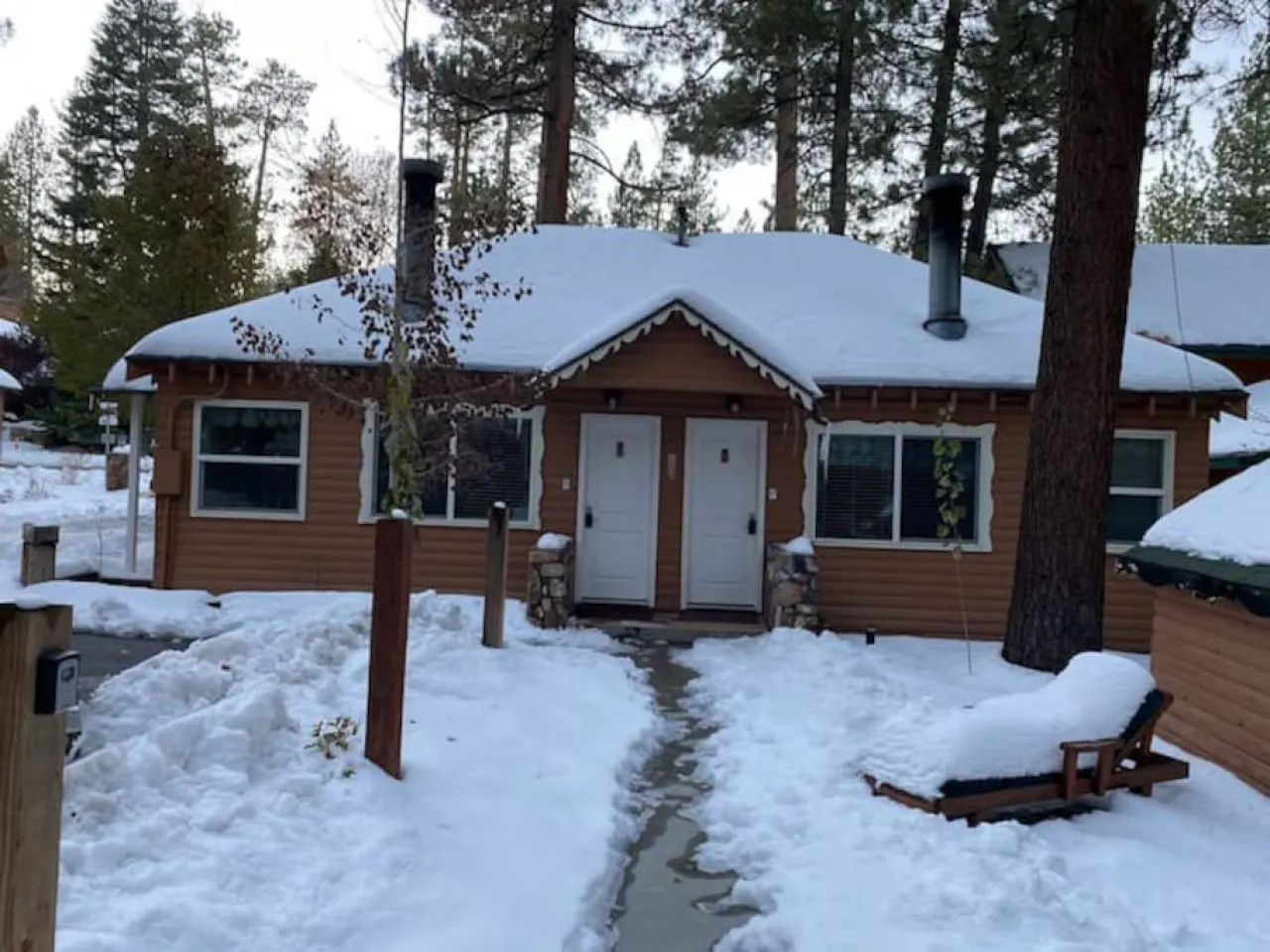Charming Timber Haven Lodge (1BRM-4guest) Cabin #4 — photo 2