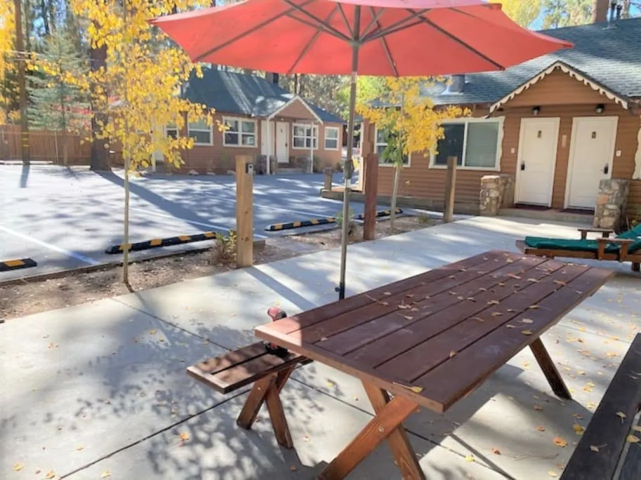 Charming Timber Haven Lodge (1BRM-4guest) Cabin #4 9