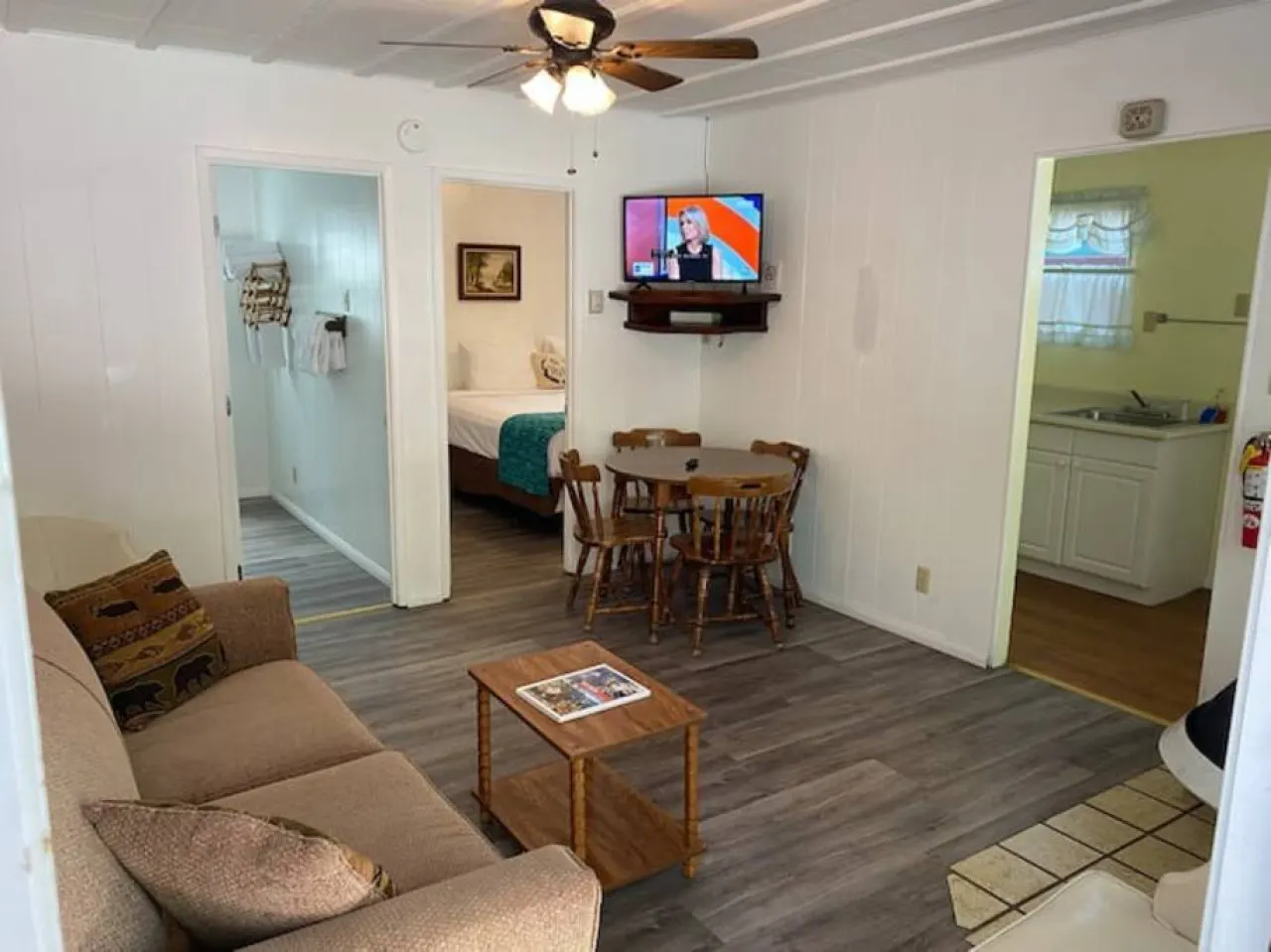 Charming Timber Haven Lodge (1BRM-4guest) Cabin #4 — photo 3