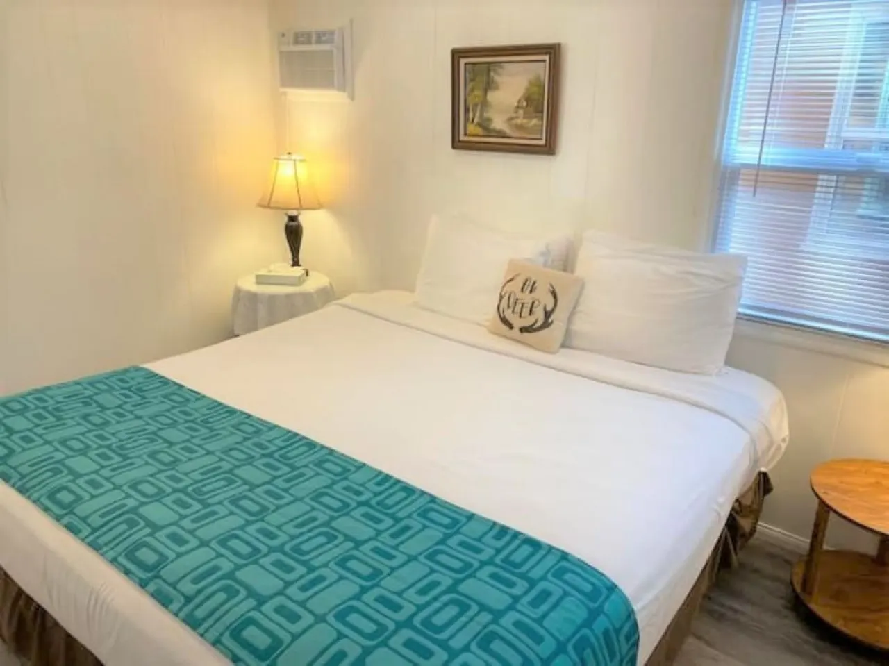 Charming Timber Haven Lodge (1BRM-4guest) Cabin #4 — photo 4