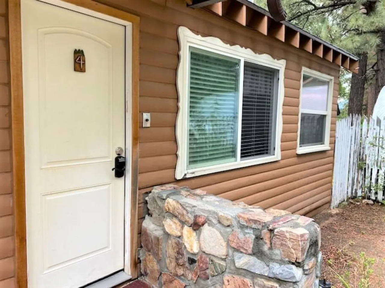 Charming Timber Haven Lodge (1BRM-4guest) Cabin #4 — photo 5