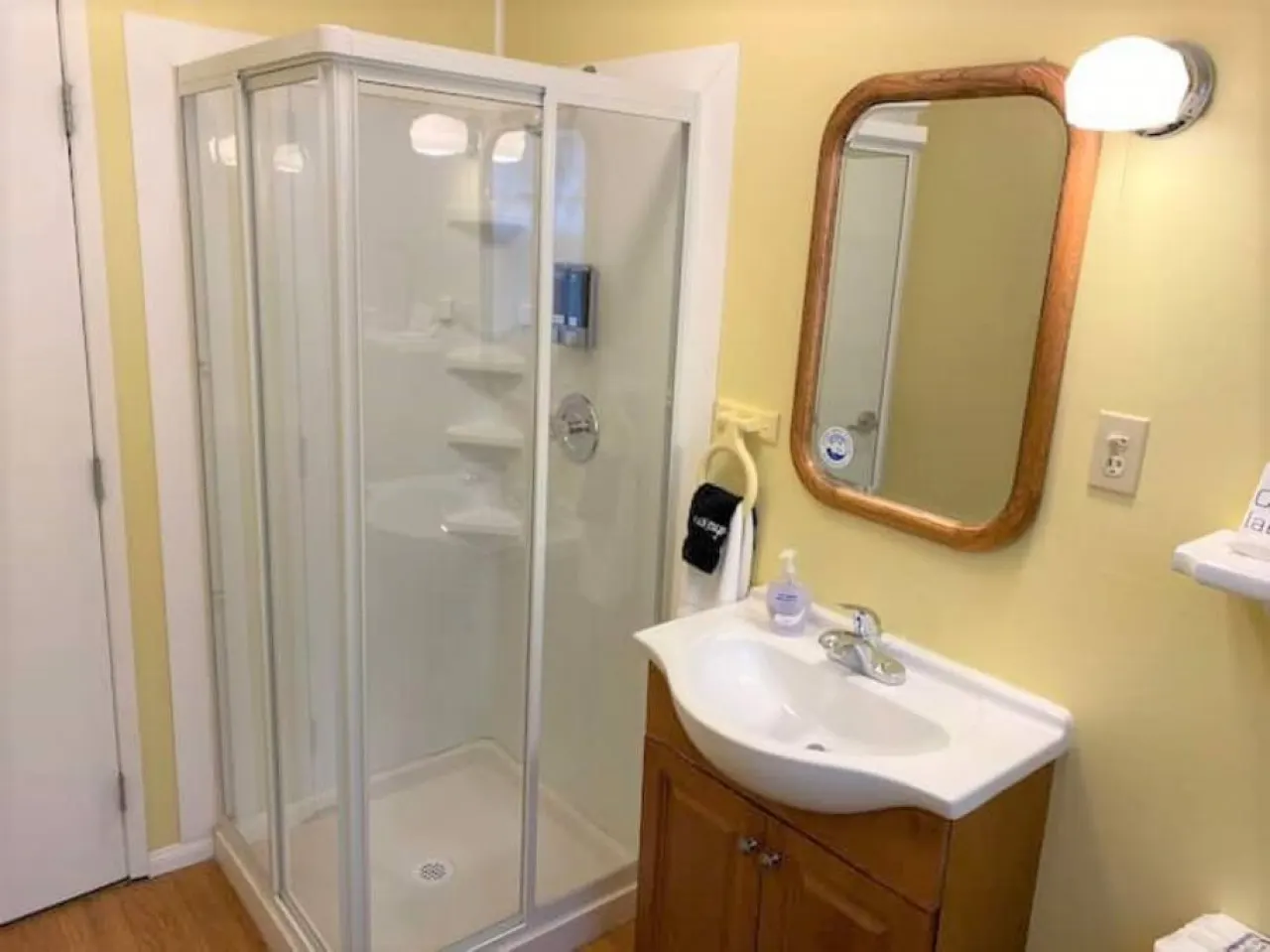 Charming Timber Haven Lodge (1BRM-4guest) Cabin #4 7