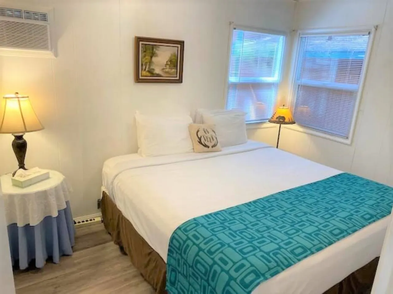 Charming Timber Haven Lodge (1BRM-4guest) Cabin #4 8