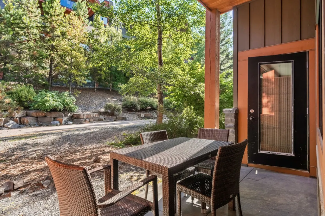 Modern Condo Retreat 2BR+Sofa Bed | Patio & Trails