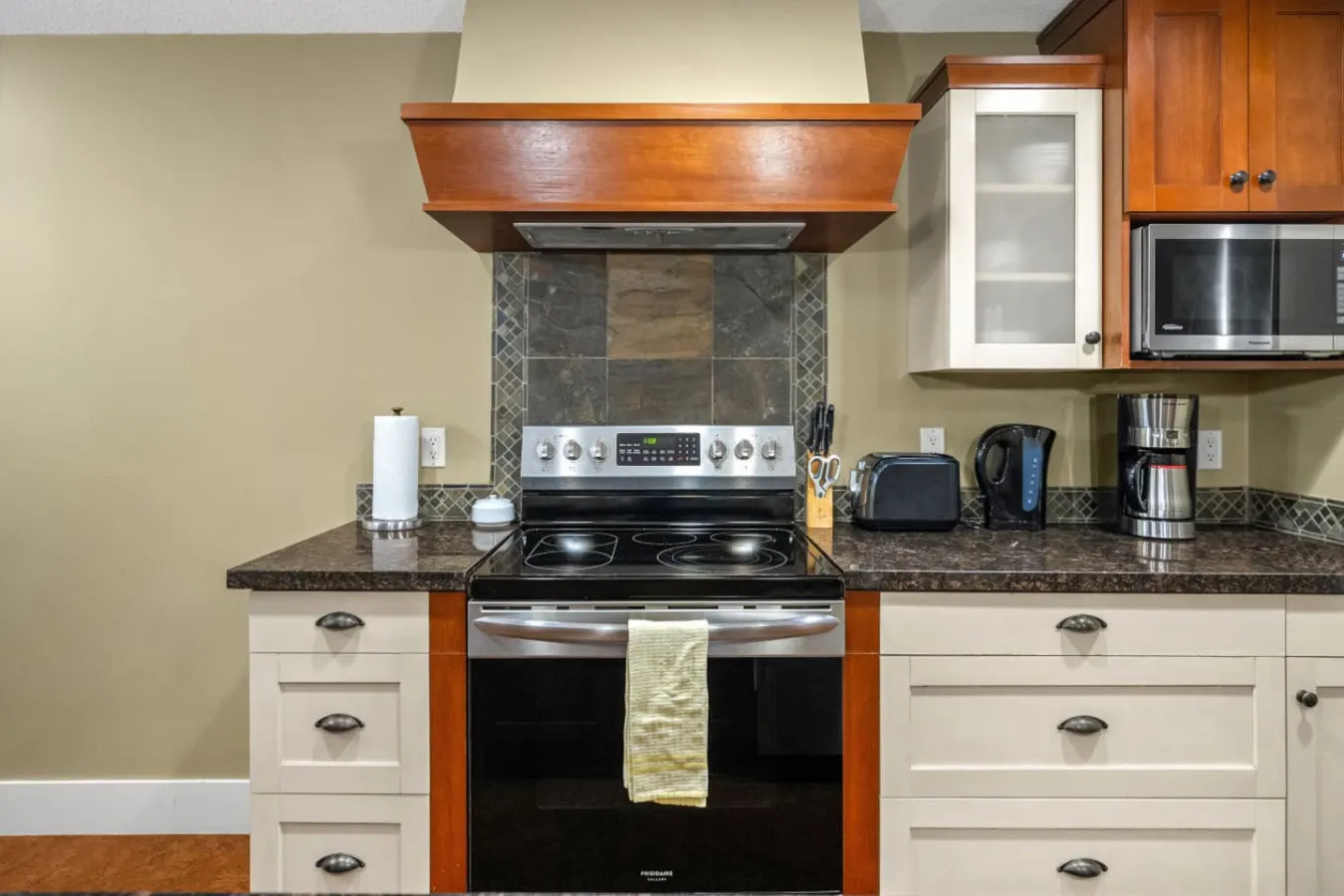 Modern Condo Retreat 2BR+Sofa Bed Patio & Trails 15