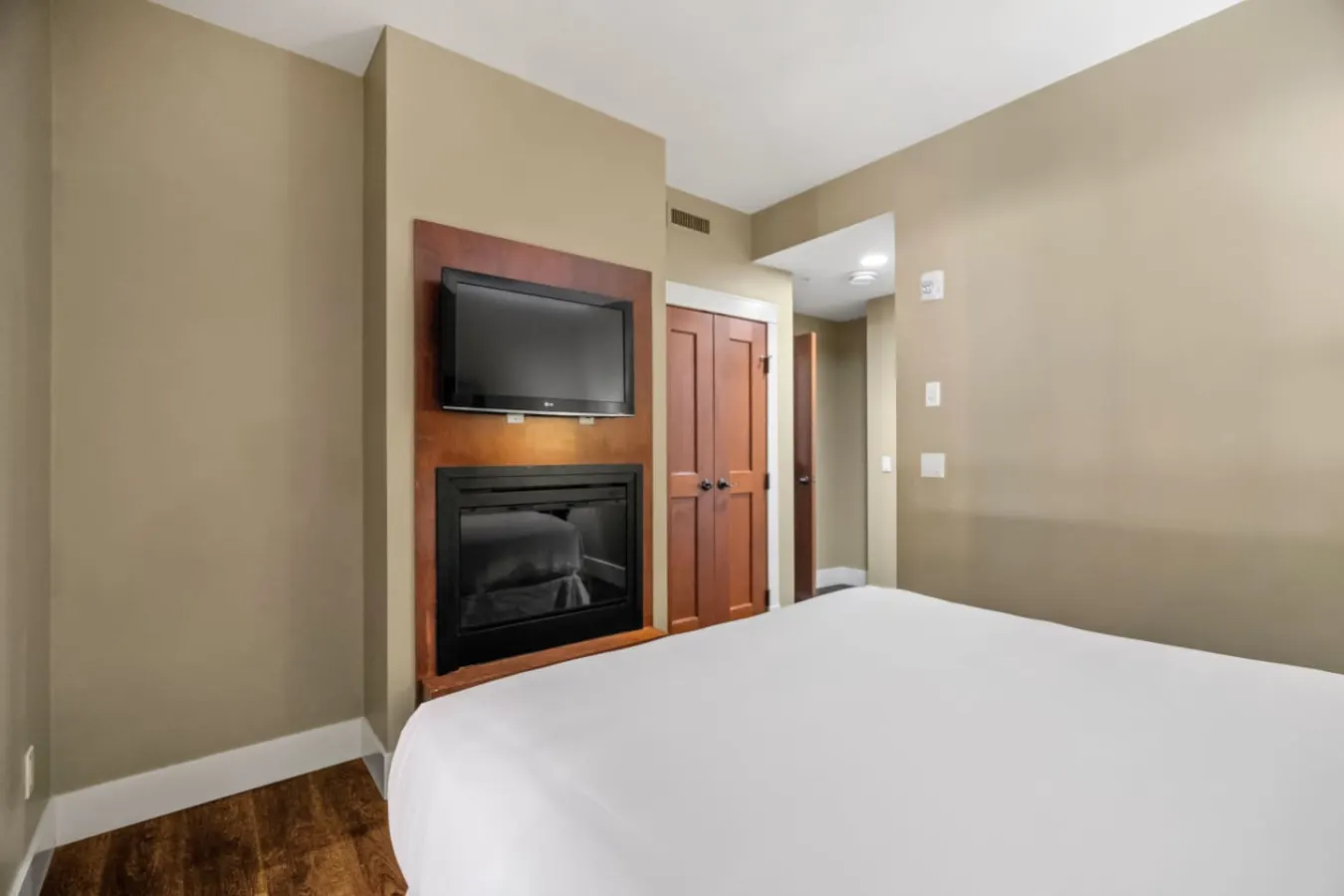Modern Condo Retreat 2BR+Sofa Bed Patio & Trails 3