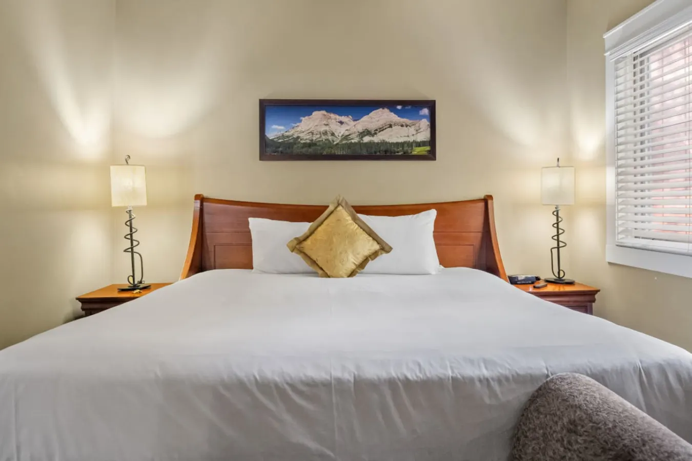 Modern Condo Retreat 2BR+Sofa Bed Patio & Trails 7