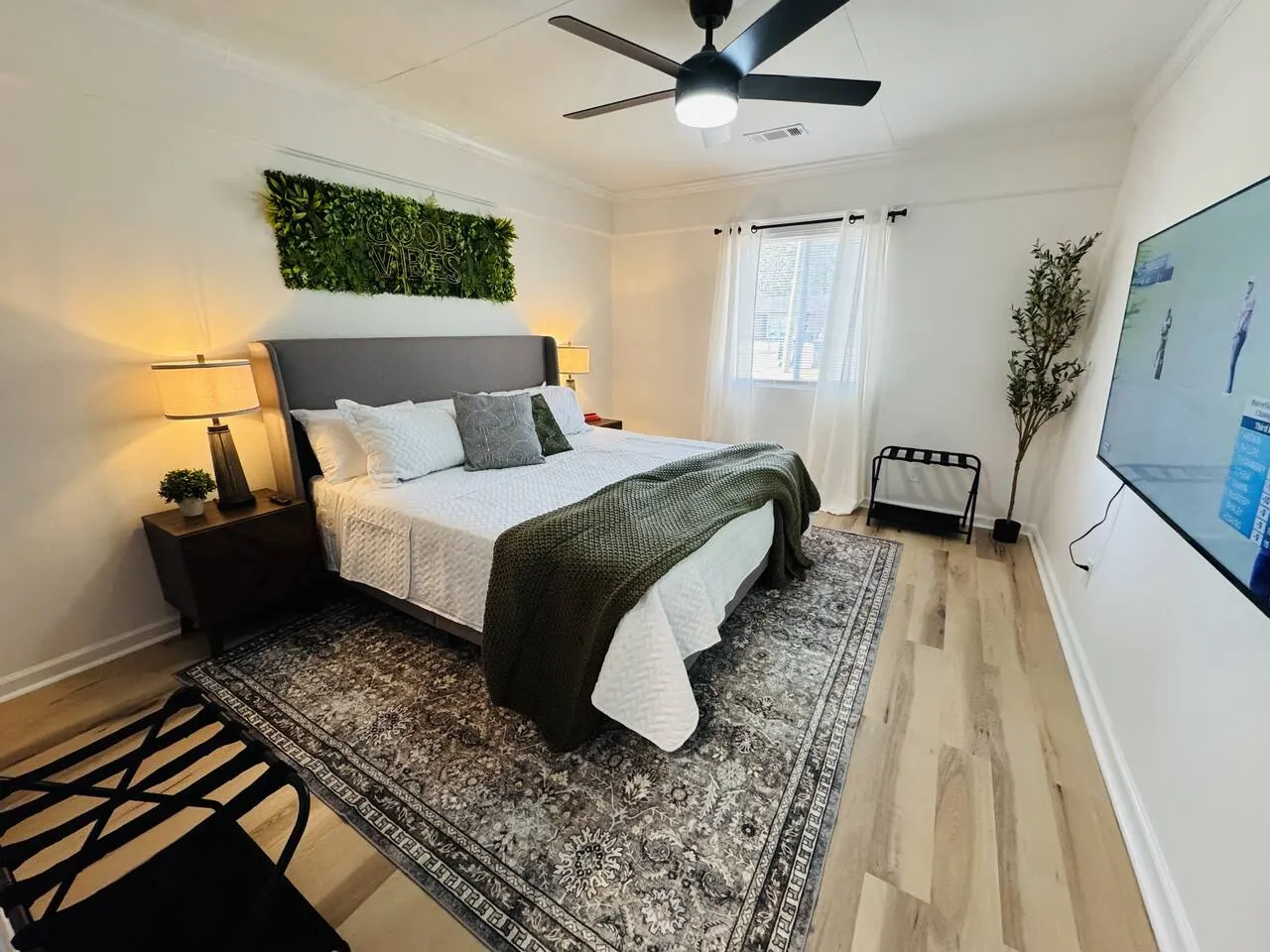 Redbud Waterfront (Augusta Canal), king bed 8