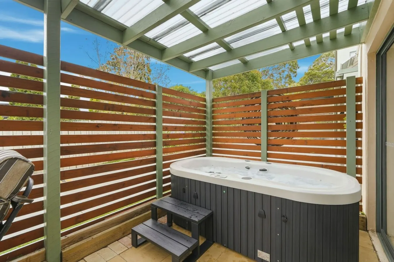 Lindisfarne Townhouse, Hot Tub & River Views 11