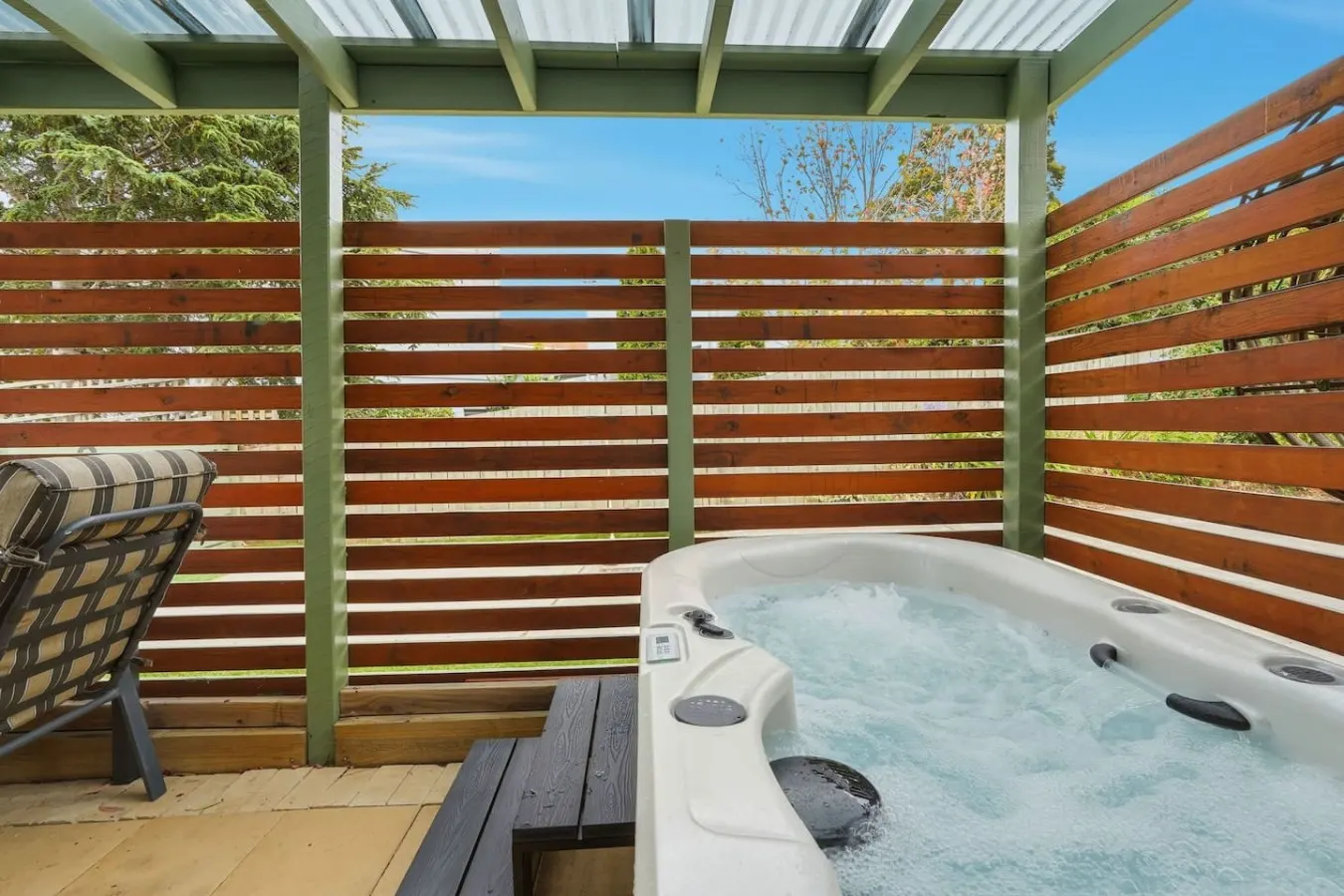 Lindisfarne Townhouse, Hot Tub & River Views 12