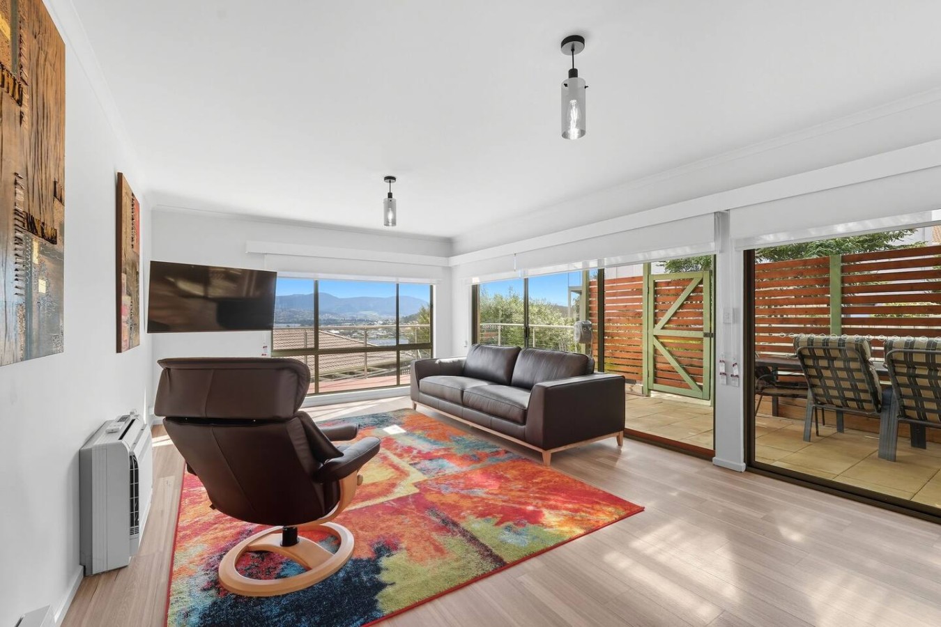 Lindisfarne Townhouse, Hot Tub & River Views 4